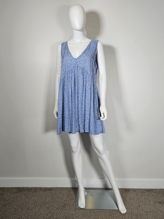 Smash + Tess Dresses & Skirts - Smash + Tess Light Blue Ditsy Floral Swing Dress Sz M